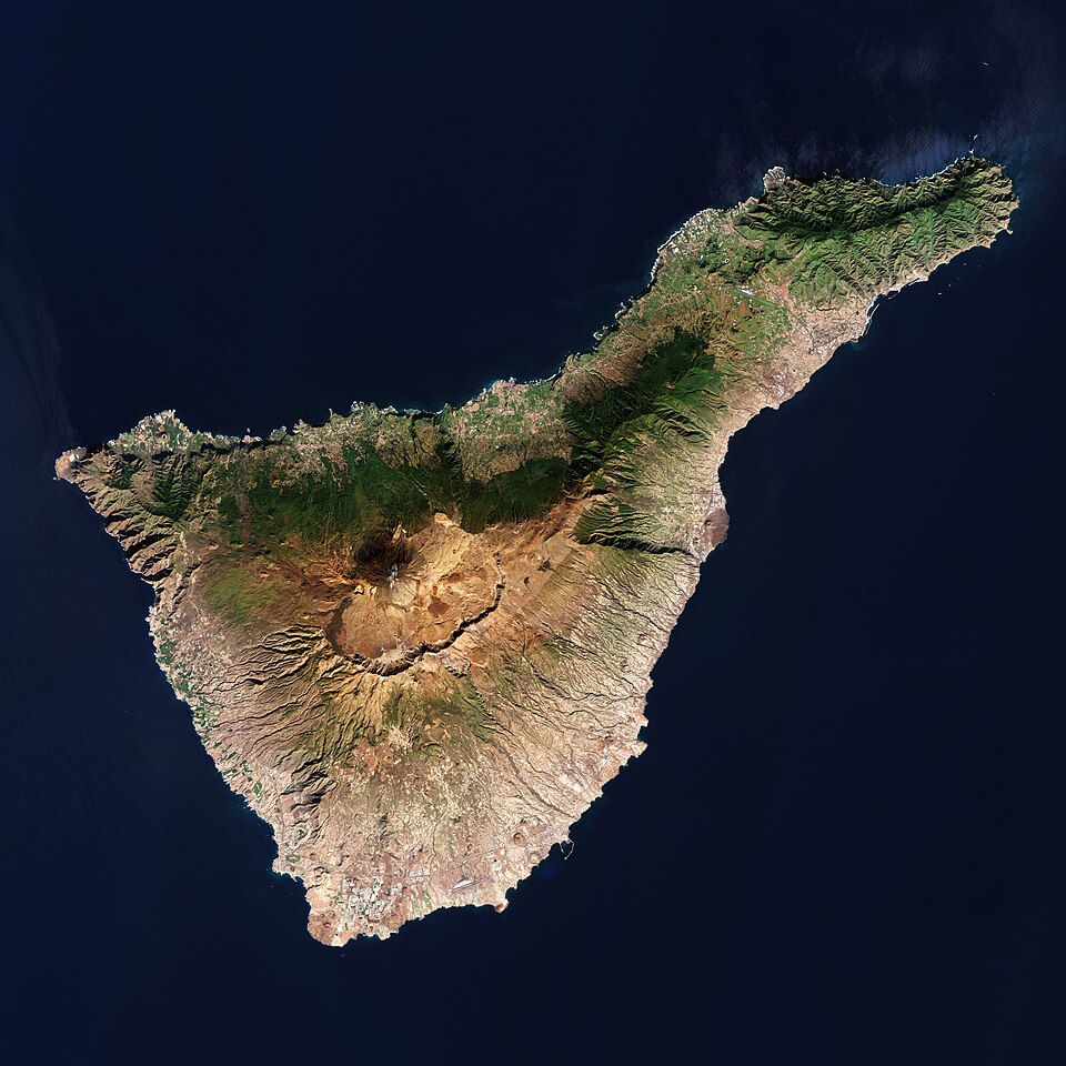 Is Tenerife or Gran Canaria better?